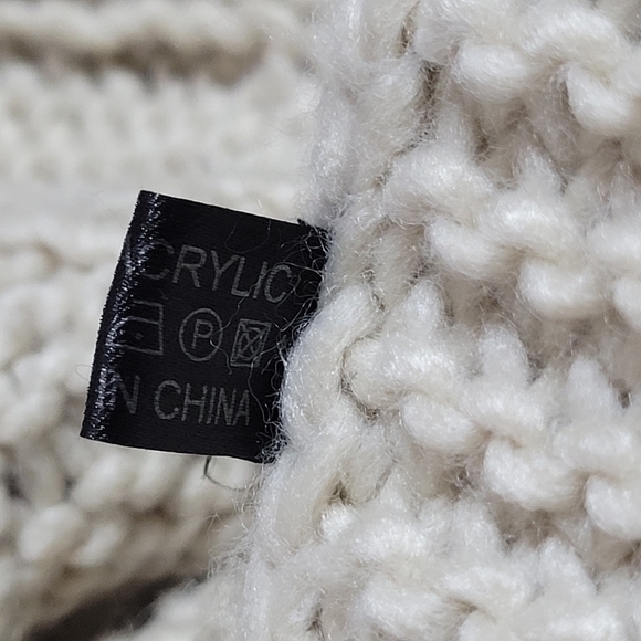 Chunky Cable Knit Cowl Neck Poncho (S) - Picture 6 of 9